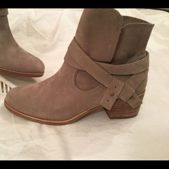 New WOMENS UGG 1019148  ELORA NUBUCK  SAHARA BOOTS - Picture 1 of 7